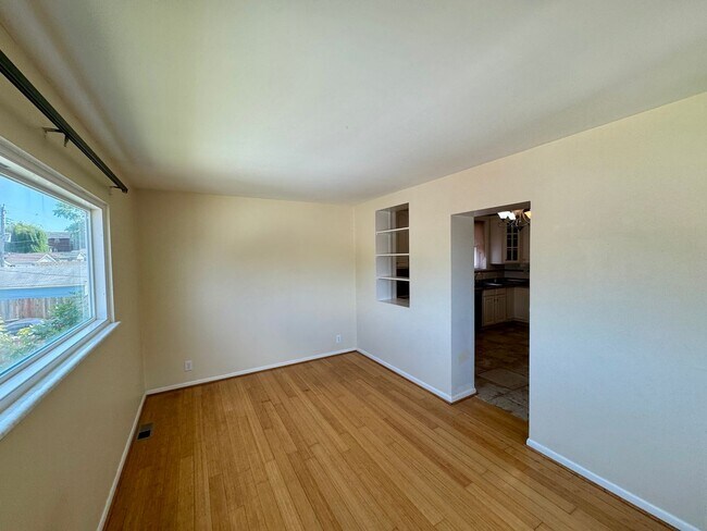 Building Photo - 4645 Wilcox Ave