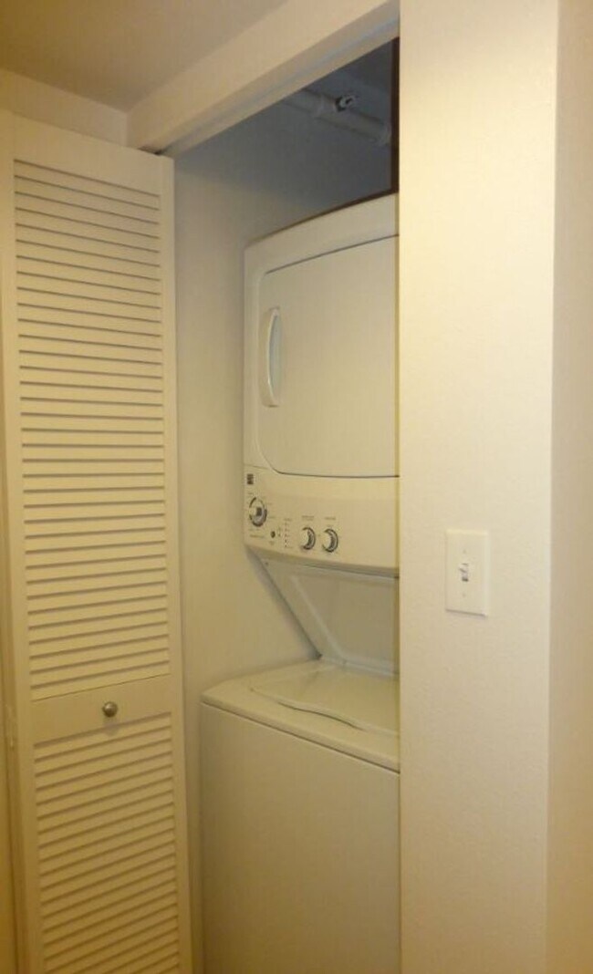 Building Photo - 801 South St