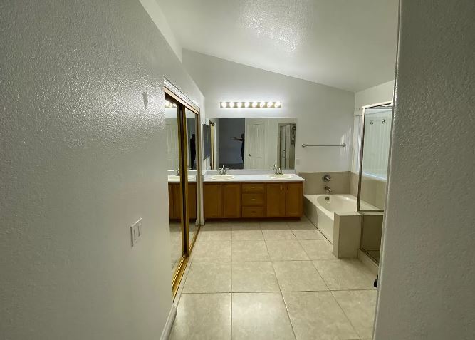 master bath - 730 Altacrest Dr