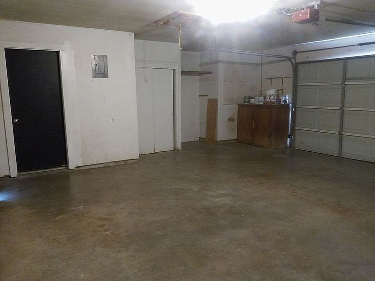 Building Photo - 1203 Kansas St