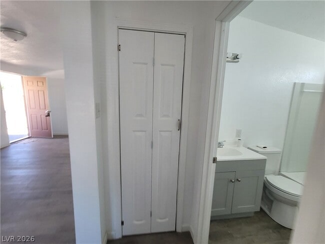 Building Photo - 6061 E Judson Ave