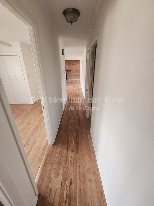 Building Photo - 52 Blake Dr