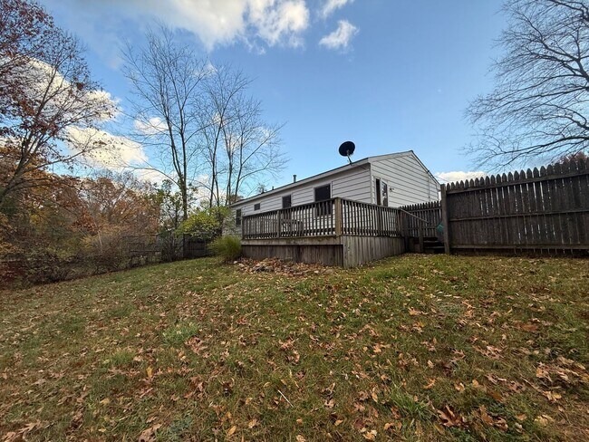 Building Photo - 3-Bedroom, 1-Bath Home for Rent – Lowell