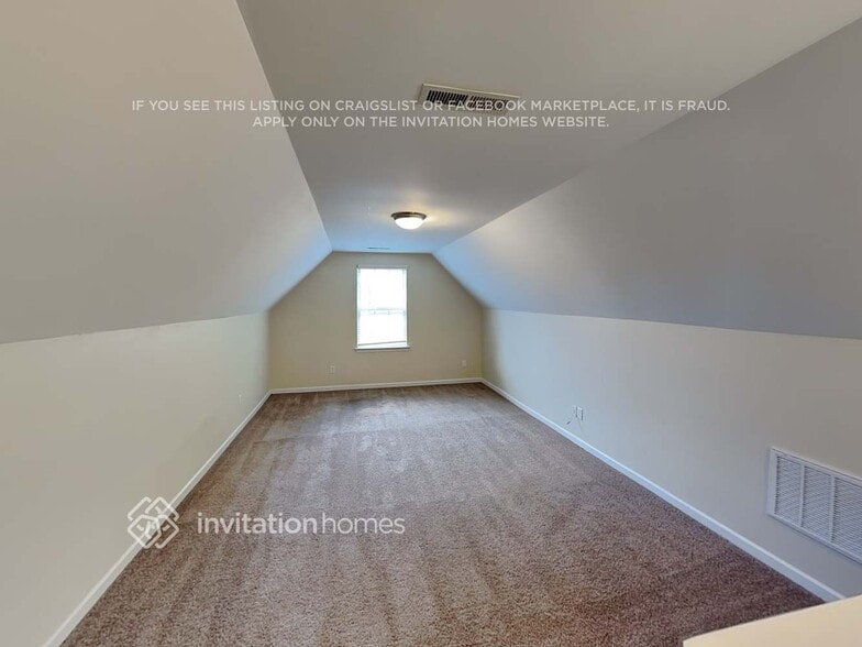 Building Photo - 200 Augustus Lane