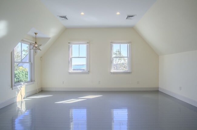 Building Photo - 6R Breakwater Ave
