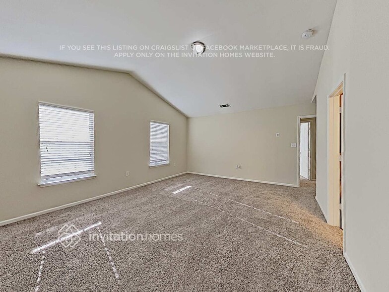 Building Photo - 2942 Village Center Dr