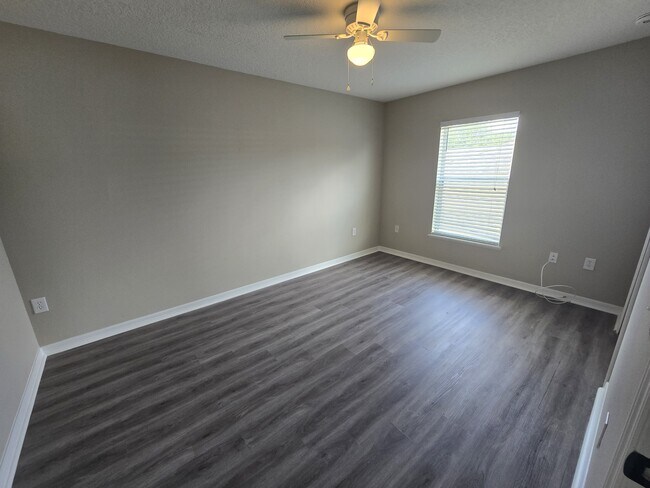 Building Photo - 405 Brooklet Cir