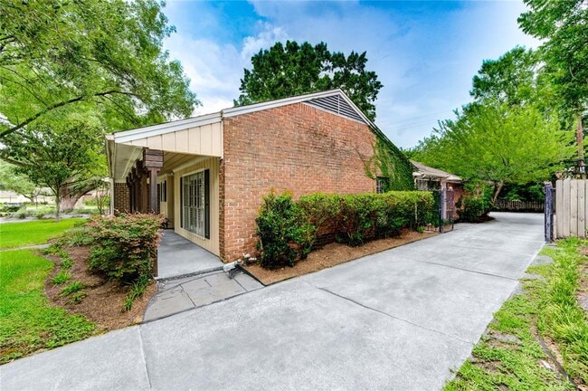 Building Photo - 2602 Briarbrook Dr