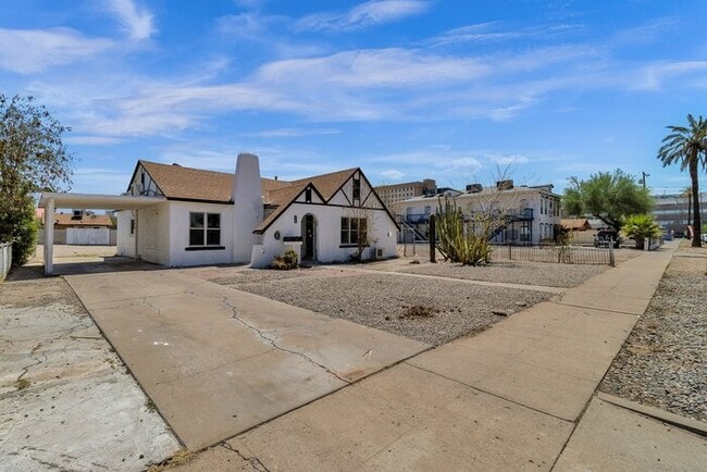 Building Photo - New remodeled in the heart of downtown PHX