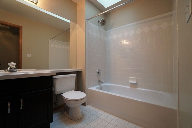 Building Photo - 1072 Scarlet Oak Dr