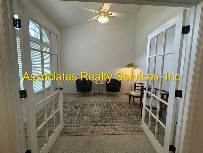 Building Photo - Beautiful 4 Bedroom/3 Bathroom in BROADMOOR!