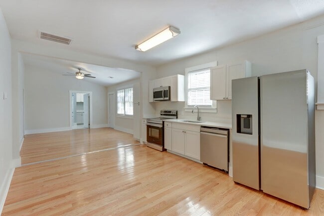 Building Photo - Renovated Three Bedroom, Two Bathroom Sing...