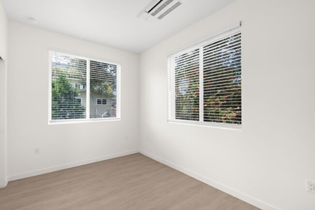 Building Photo - 291 Ramona Dr