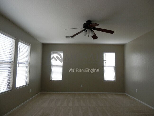 Building Photo - 1139 E Vermont Dr