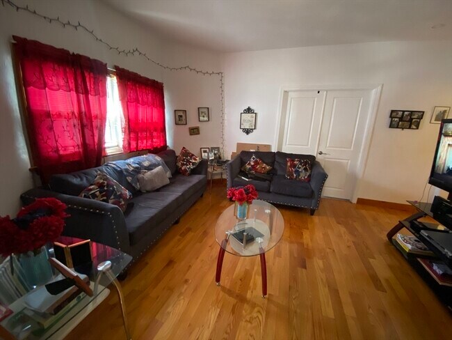 Building Photo - 9 Starbird St