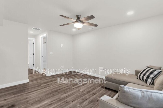 Building Photo - 1432 E Daylily Ct