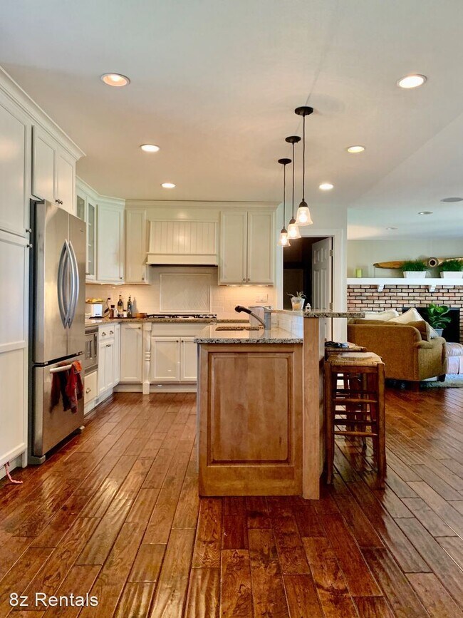 Building Photo - 4 br, 3 bath House - 6942 Roaring Fork Trail