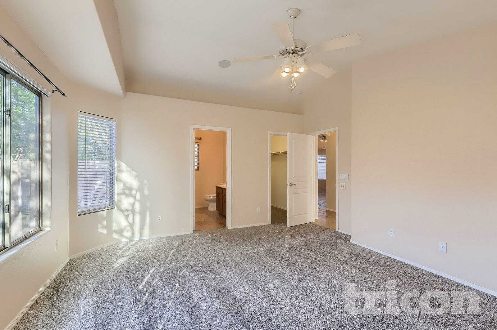 Building Photo - 4410 W Donner Dr