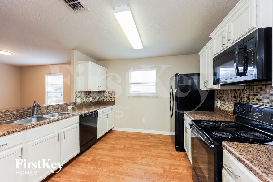 Building Photo - 5831 Forest Canyon