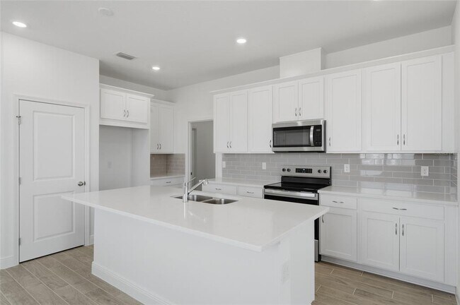 Building Photo - 2100 Maverick Ct