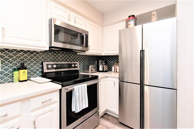 Building Photo - 921 Marine Dr