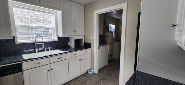 Building Photo - Beautiful 3 Bedroom Home in the Heart of Land Park