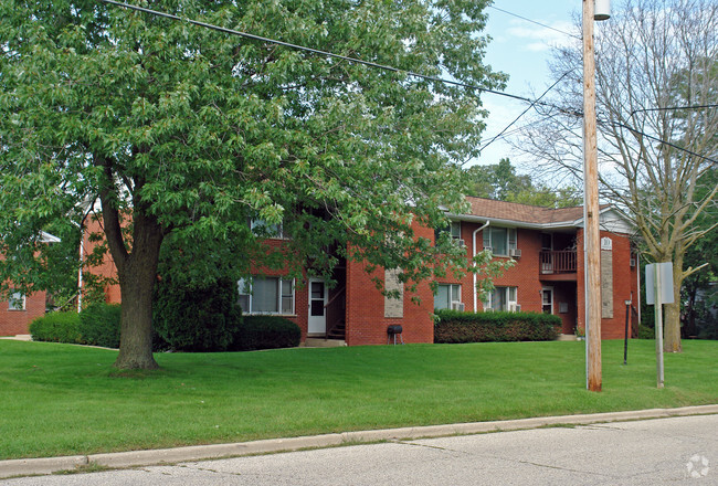 Building Photo - Arrowhead Apartments