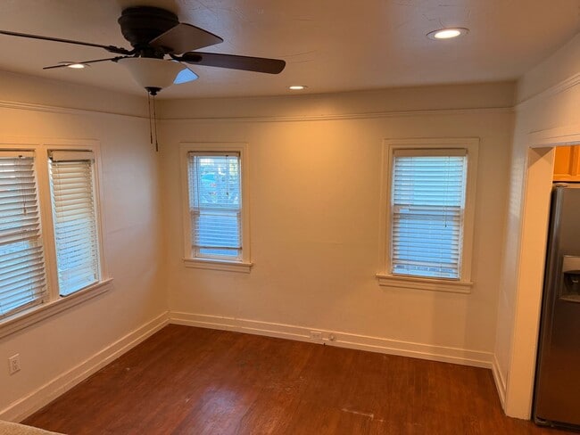 Building Photo - Cute home in Ventura Avenues includes garage for storage and a parking spot