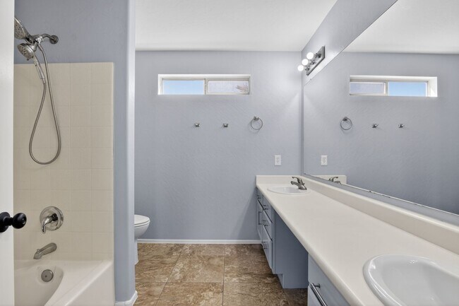 Building Photo - Gilbert Living with Private Pool