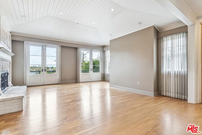 Building Photo - 458 Toyopa Dr