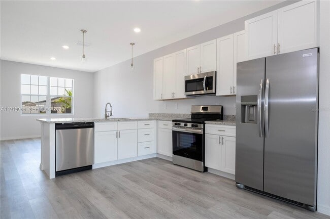 Building Photo - 875 Colville Dr