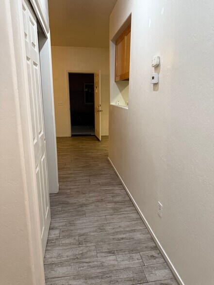 Building Photo - 602 Yellow Meadow Ct