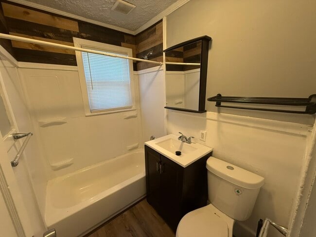 Building Photo - 1729 Shawnee Ave SE