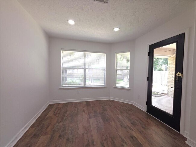 Building Photo - 126 S Millport Cir