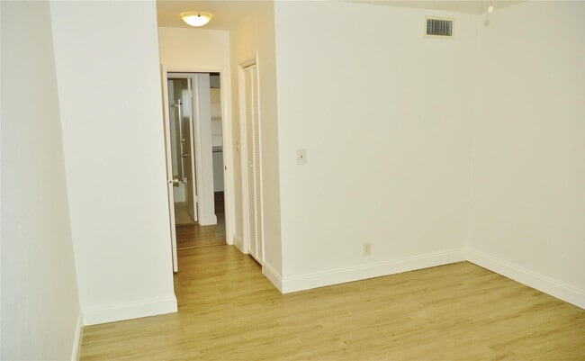 Building Photo - 4770 NW 10th Ct