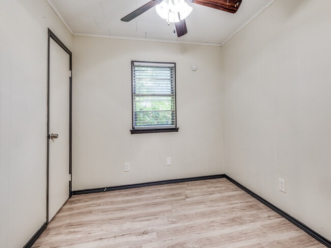 Building Photo - 9311 Oakland Dr