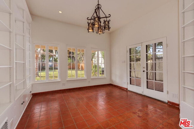 Building Photo - 329 N McCadden Pl