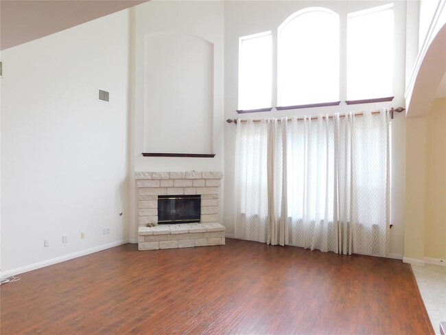 Building Photo - 1511 Homewood Cir