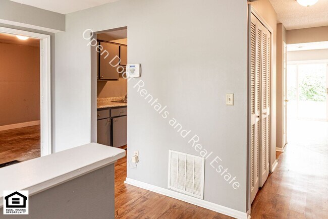 Building Photo - 5005/5007 Vermont Ln.