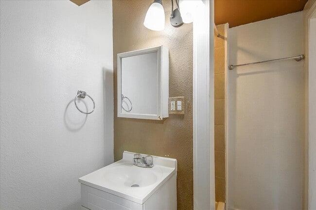 Building Photo - 6513 Corbin Ave