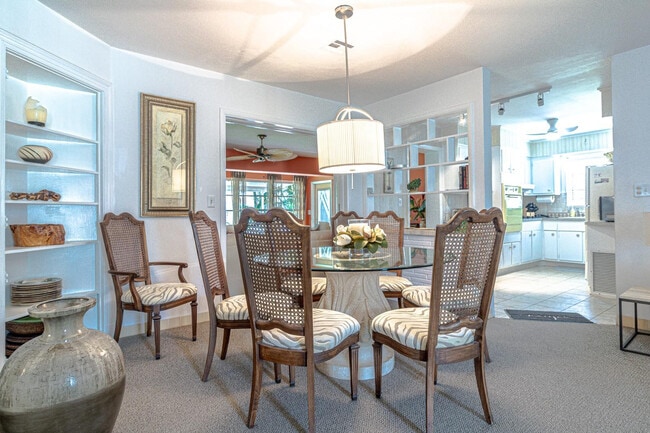 Building Photo - 1300 SE 7th Ct