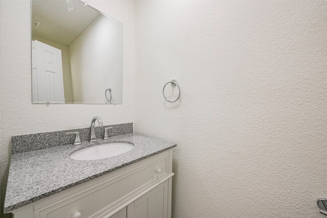 Building Photo - 19507 Spoonwood Dr