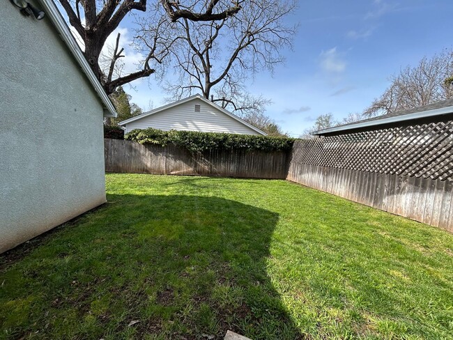 Building Photo - 2bd 1 ba with Zen Garden, Garage, Updated ...