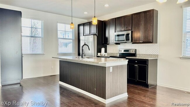 Building Photo - 1071 N Sherman Dr