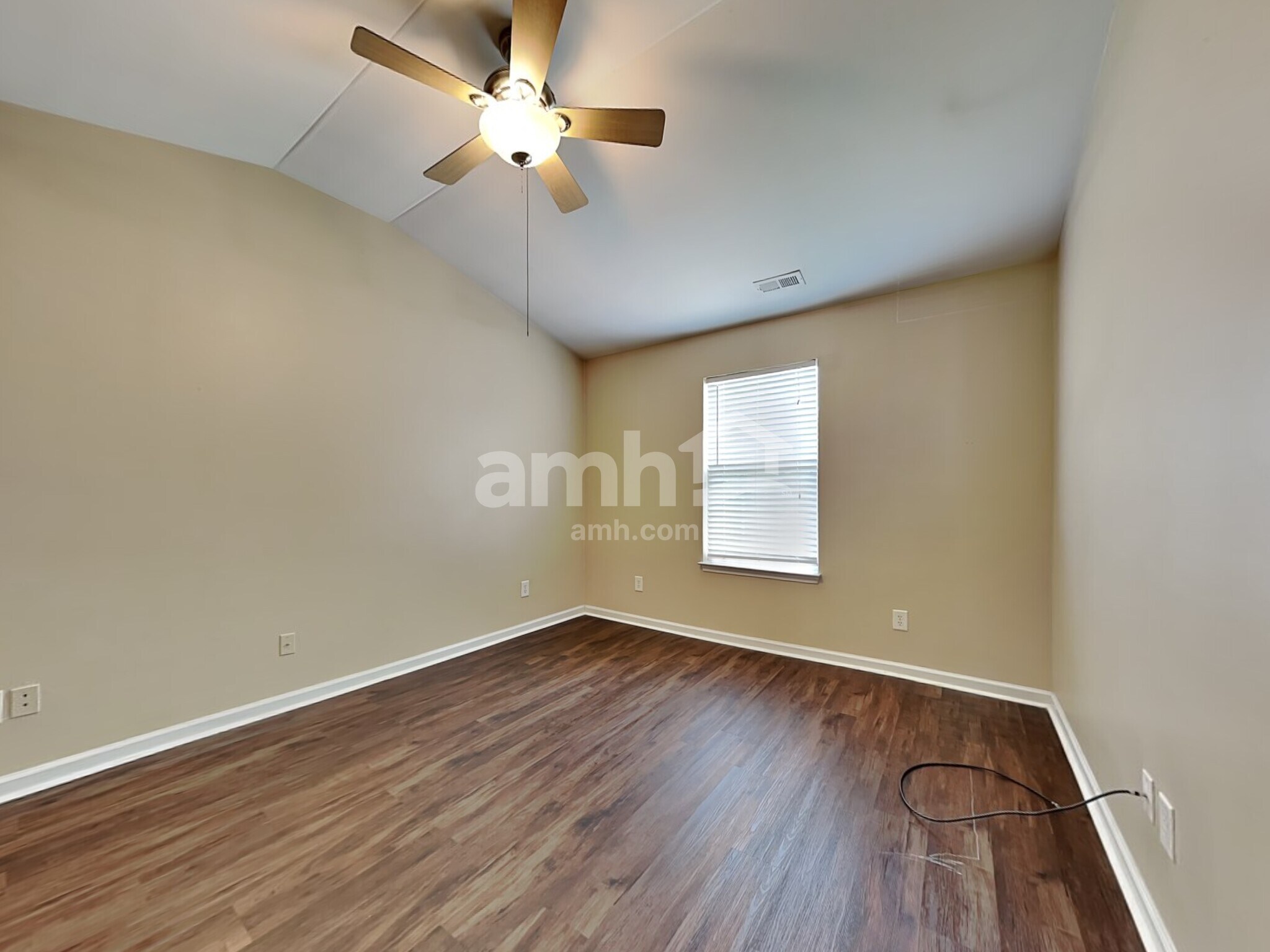 Building Photo - 224 N Fuquay Springs Ave