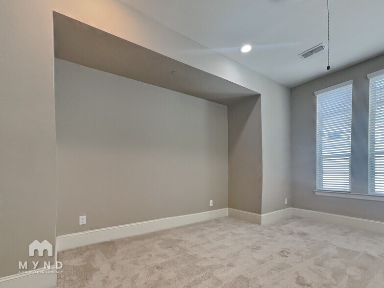 Building Photo - 5430 Cornish St