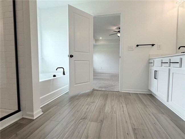 Building Photo - 207 Foxhill Dr