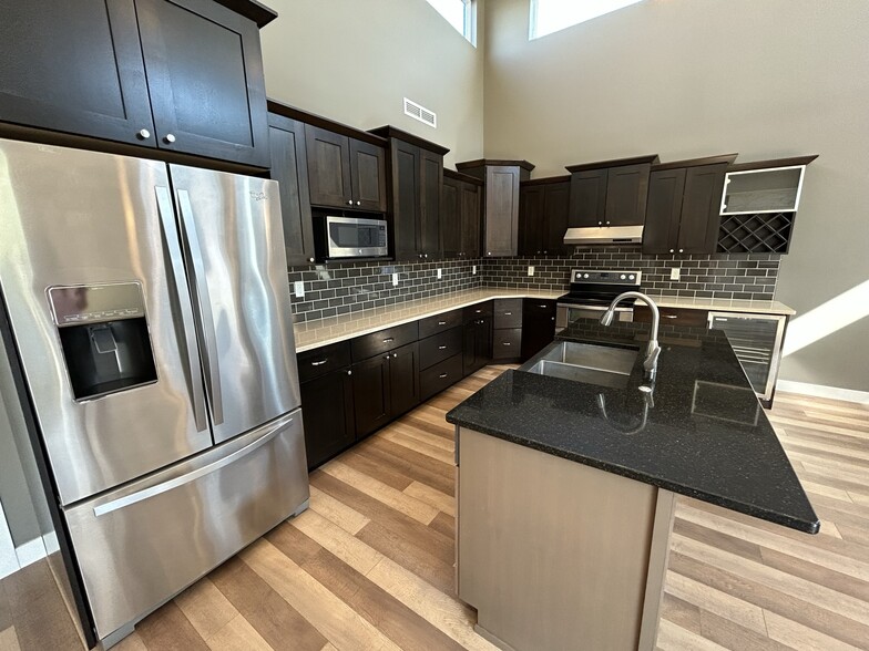 Building Photo - 3955 Ivy Dr