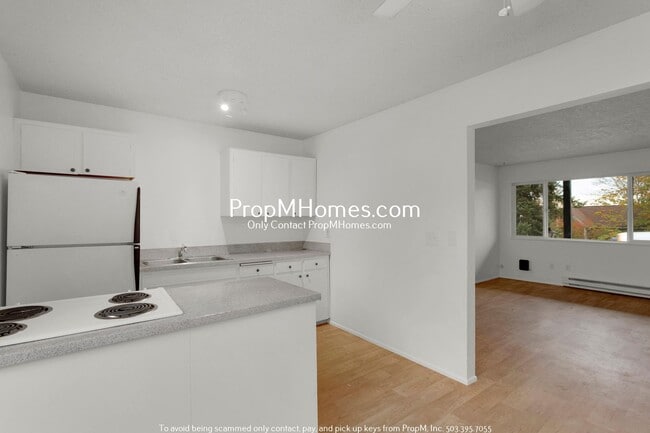 Building Photo - Updated Two Bedroom Unit in OC - First Month Free!