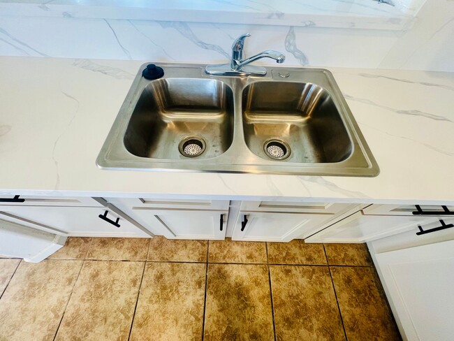 Building Photo - Charming Single-Story 3-Bedroom Home with Bonus Room